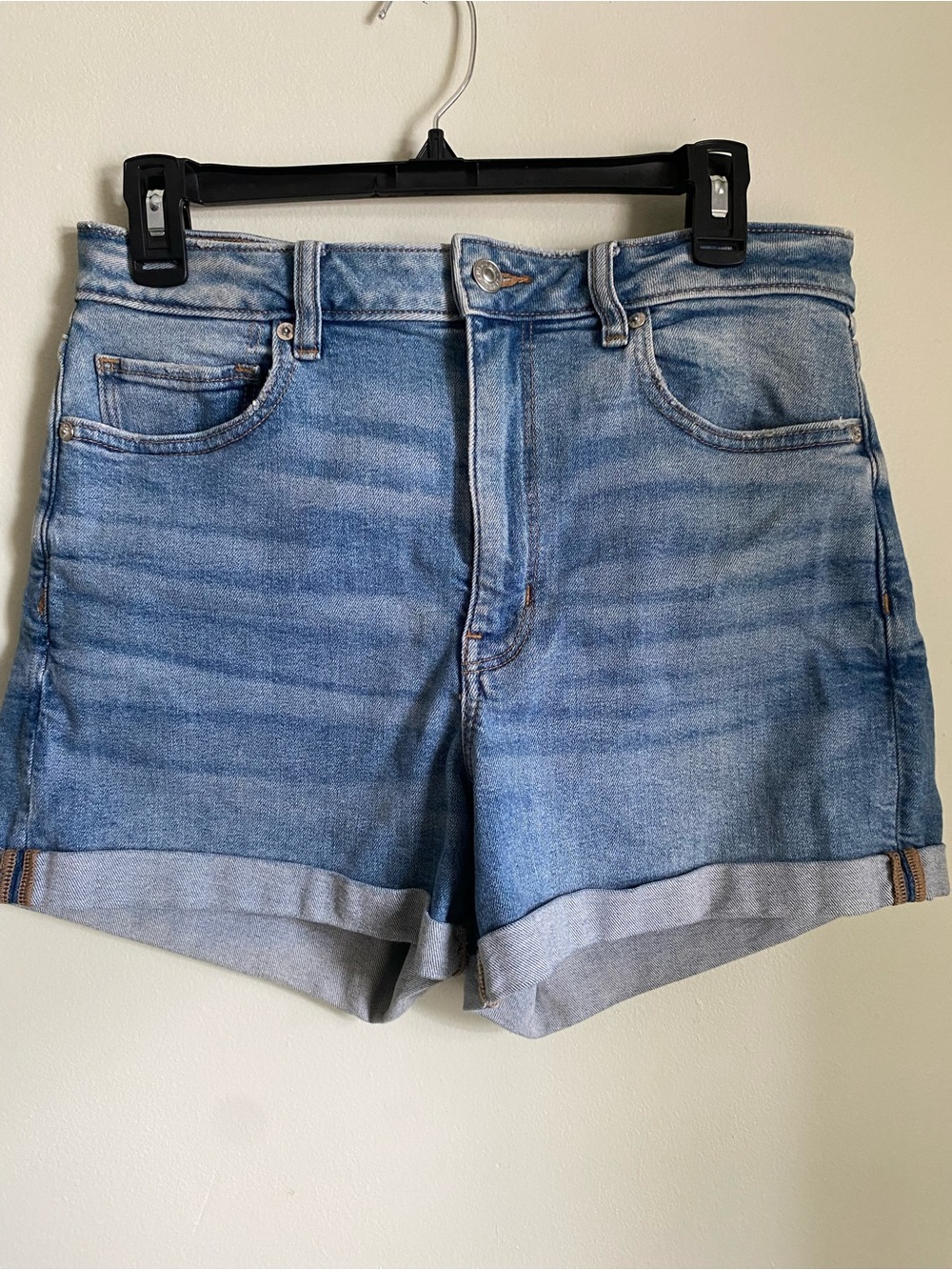 American Eagle Mom Shorts in Light Blue Denim with Roll-Cuff